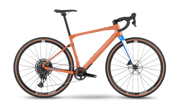 BMC UnResStricted 01 Three M sce/blu/wht
