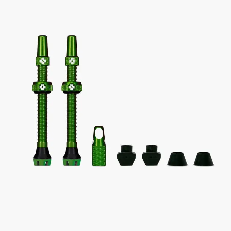 Web_GREEN_TUBELESS_PRESTA_VALVE__PAIR__darker_2021_1000x1000