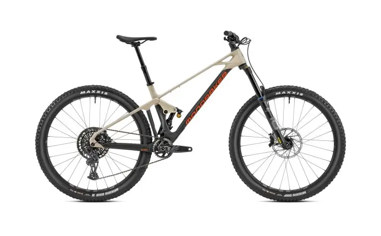 1664442487-2600_63356077d4167388521813-foxy-carbon-rr