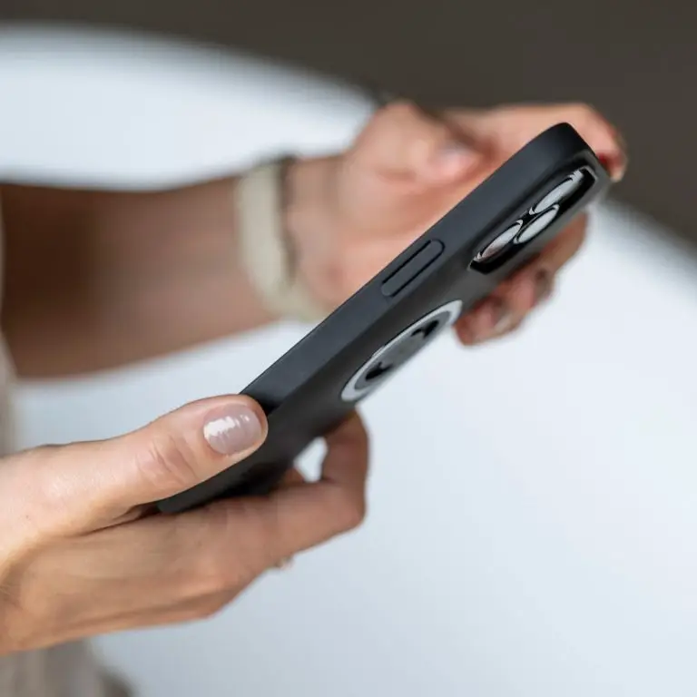 PhoneCase_02_de2da04e-5ae3-4118-8a04-dec345a31b56_2048x